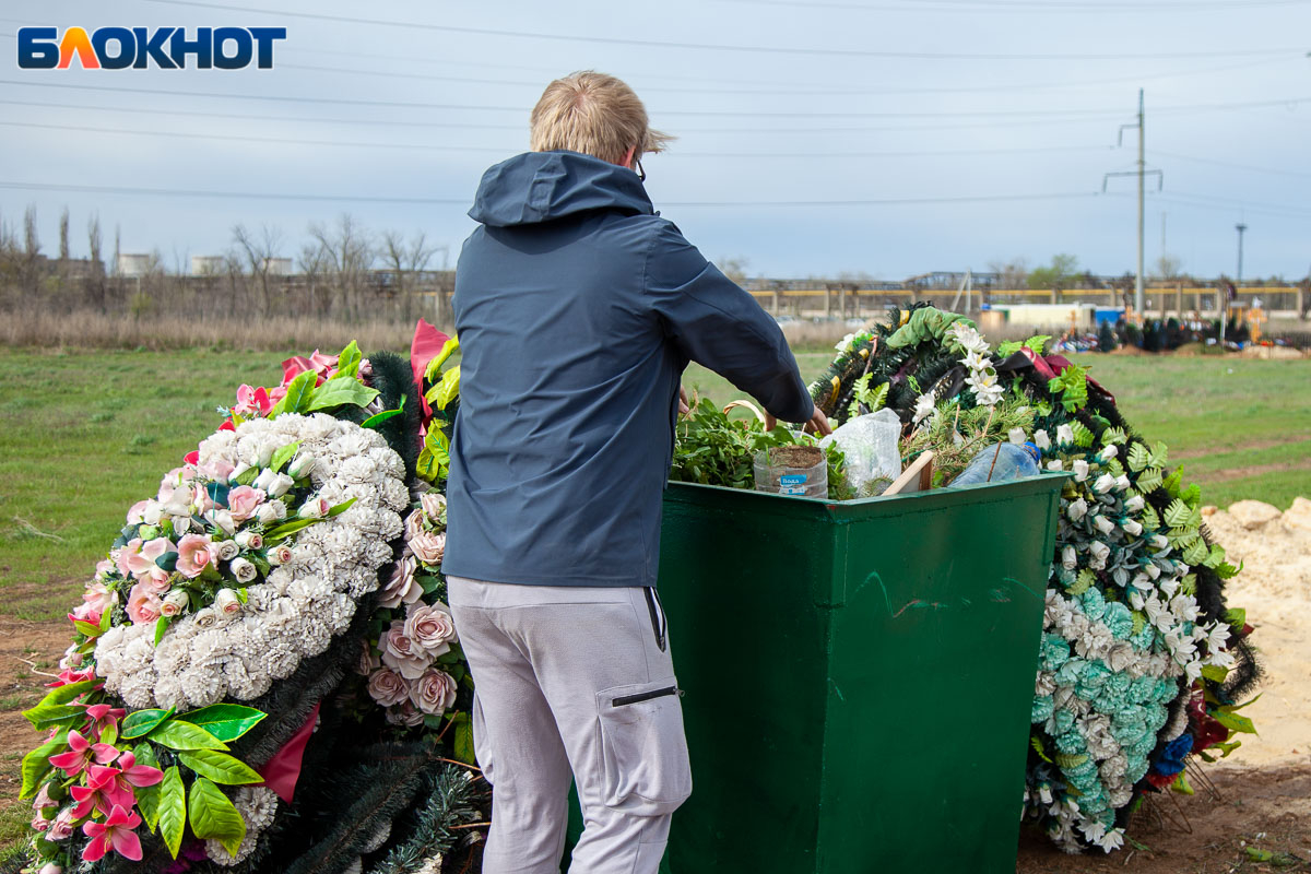 Вербное воскресенье 2024 ходят ли на кладбище. Кладбище фото. Кладбище новая деревня. Фото могилы.