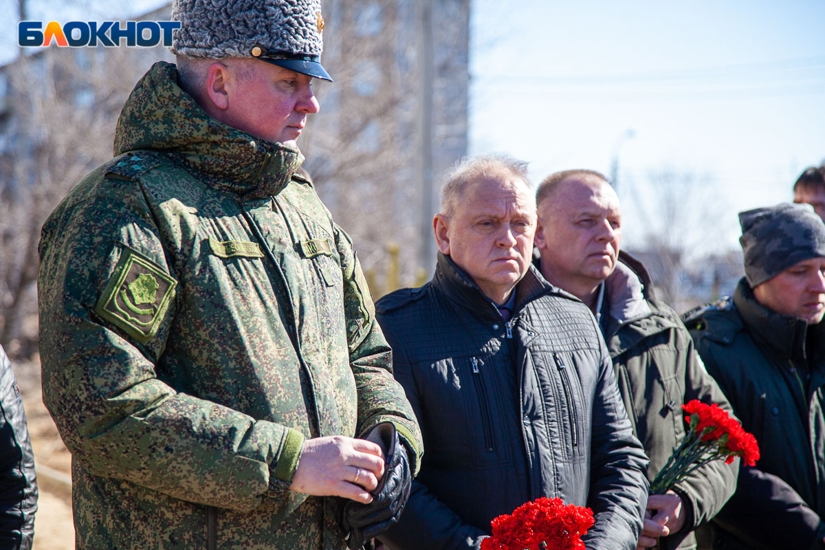 Похороны алексея кравченко. Похороны Алексея Луконина Волжский. Алексеем Чесноковым, погибшим в ходе спецоперации.