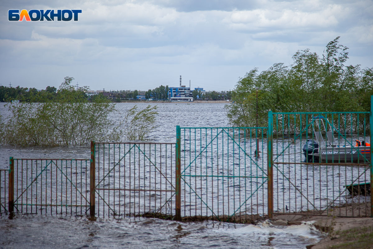 Погода волжский волгоградской на 10. Пляж Охтинский разлив. Разлив Ахтубы 2022. Волжский паром через Ахтубу. Погода в Волжском Волгоградской области на 10 дней.