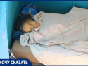 Мусор выселил женщину из 3-комнатной квартиры: в Волжском больная пенсионерка поселилась в подъезде