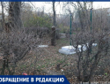 В Волжском подростки устроили полигон из разбитого стекла и создали «бомжатник»