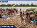 Пенную вечеринку устроили на пляже в Волжском: ФОТО