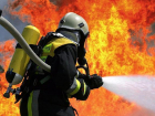 Во время двух пожаров в Волжском спасатели эвакуировали 32 человека