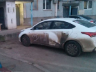 Отчаявшийся дворник пишет матерные послания волжским автохамам