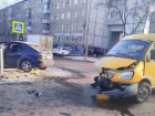 Пьяный угонщик протаранил пассажирскую маршрутку в Волжском
