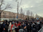 В Волгограде проходит несанкционированный митинг сторонников Навального 