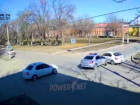 Патрульная машина протаранила такси в Волжском: видео