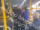 В Волжском пассажиры автобуса напали на водителя после конфликта с кондуктором