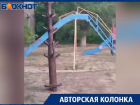 Аварийная детская площадка расположилась на поле разбитого стекла в Волжском