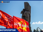 85 лет спустя: Волжский встал на колени перед памятью павших и плечом к плечу с героями СВО