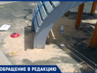 «Крик души»: жители Волжского пожаловались на мусор на новой детской площадке