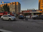 Маршрутка и БМВ столкнулись в Волжском: на месте жуткого ДТП все спецслужбы