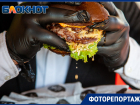 Бургер с фейерверком: корреспондент «Блокнота Волжского» вывернула наизнанку кухню Black Star Burger
