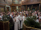 Во всех храмах Волжского проходит Рождественское богослужение