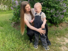 «Она просто плачет и не может ничего рассказать»: родные борются за жизнь волжанки и ее 2-летней дочки после того, как пылесос взорвал их квартиру
