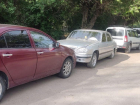 Заброшенный автомобиль и музыкальные предпочтения: жители Волжского жалуются на соседа
