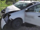 Таксист скончался после столкновения с деревом в Волгограде