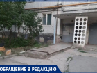 30 лет без ремонта: жители дома в 18‑м микрорайоне Волжского бьют тревогу из‑за непроходимой дороги