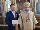 Волжского депутата наградили медалью за благотворительность 