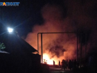 «Администрация СНТ бездействует»: пламя бушевало в Волжском из-за сухих веток, мусора и некошеной травы.