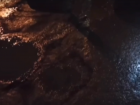 Огромные ямы с водой мешают заносить пациентов в больницу в Волжском: видео