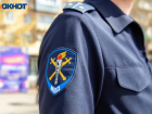 На Карбышева в Волжском у женщины украли золото, телефон и деньги: полиция ищет преступника 