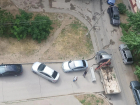 Манипуляции вокруг парковочных мест? В Волжском продолжается борьба за парковку во дворе