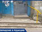 «У меня коляска с новорожденным ребенком летает»: волжане жалуются на недобросовестный ремонт