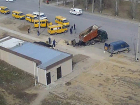 Магазин «Покупочка» в Волжском ремонтирует асфальт, который разбили их грузовики