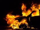 В Волжском "как по щелчку" загорелся автомобиль KIA