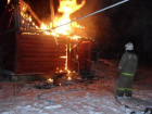Объятую пламенем баню ночью спасали пожарные в Среднеахтубинском районе