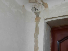 Течет крыша и топит коридор: как живут жители Волжского