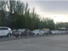 Волжский сковали километровые пробки в час пик: видео