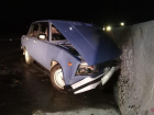 «Пятерка» врезалась в бетонную ограду в Волгоградской области: есть пострадавшие