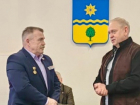 Главе Волжского вручили благодарственное письмо за активное участие и поддержку