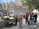 В Волжском разгоняют стихийные рынки у жилых домов