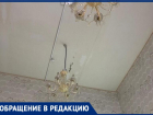 «Врачи сидят на приеме, а с потолка сыплется краска», - волжанка о детской поликлинике №2
