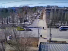 Столкновение иномарки и реанимобиля в Волжском попало на видео