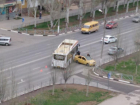 «Легковушка» протаранила автобус в Волжском: видео