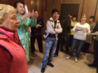 В скандальном общежитии спешно потравили тараканов перед проверкой мэрии в Волжском