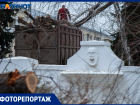 В Волжском сносят сотню деревьев в сквере: ФОТО