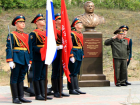 Под Волжским открыли бюст героя Сталинградской битвы Александра Родимцева