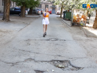 Жители 101 квартала задыхаются от вони с мусорок в Волжском