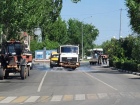 В Волжском ведут проливку дорог