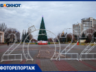 Волжский начали украшать к Новому году: где устроят площадки для праздничных гуляний