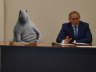 Звезда интернета Ждун в Волжском посидел на планерке с мэром и прокатился на 15-й маршрутке