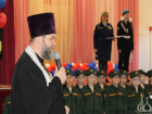 Школьникам в Волжском  вручили освященные погоны