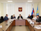 Квартиры для сотрудников МВД, недостача почти в 2 миллиона рублей и бесхозный водопровод: Волжская гордума провела заседание по благоустройству