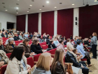 240 родителей Волжского собрались на важный разговор