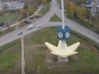 Горожанин потребовал вернуть прежние цвета стеле "25 лет городу Волжскому"